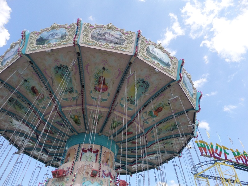 kettenkarusell, pleasure, speed, fairground, enjoyment, leisure activity, blue, festival, year market, architecture, no people, 4K, outdoors, fair, ride