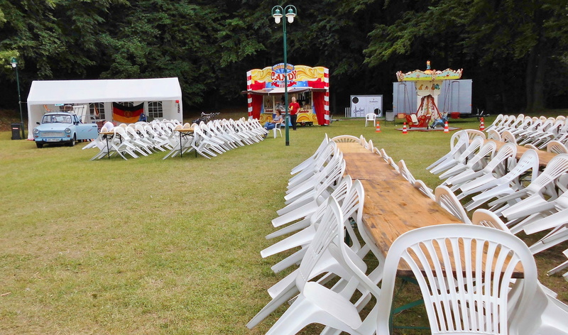 tree, park, home festival, gruemheide, beer garden, outdoors, chair, arrangement, grass, festival site, no people, empty, land, 4K, day, table, biertische