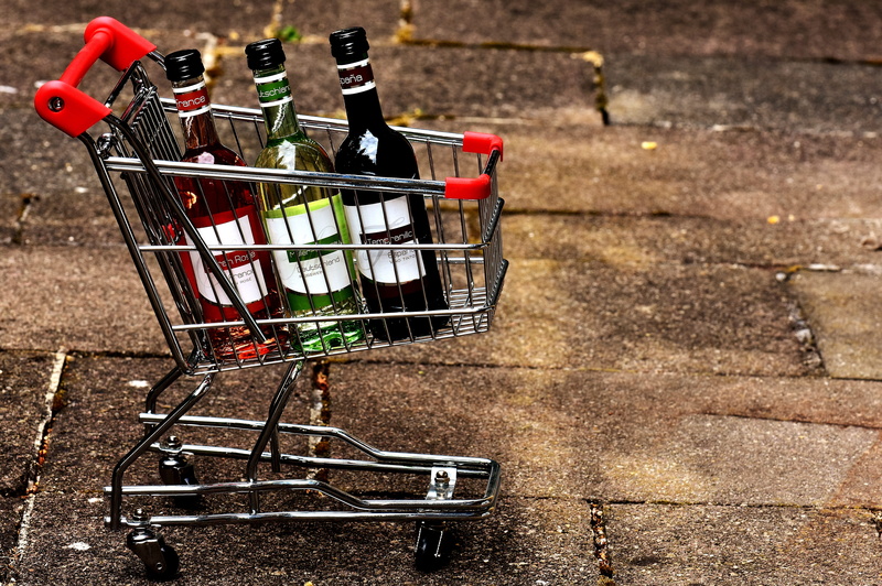 supermarket, high angle view, business, labeled, Shopping Cart, 5K, store, alcohol, food and drink, sale, trolley, Wine Bottles, bottles, day, market