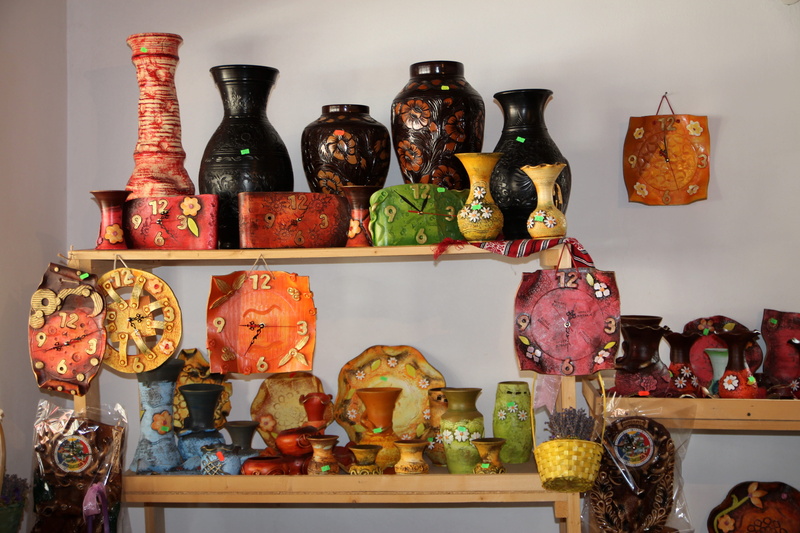 container, jar, abundance, no people, store, art and craft, food and drink, still life, indoors, cultures, choice, large group of objects, food, Horezu