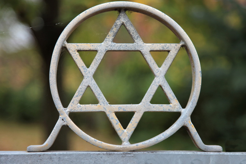 jewish, cemetery, concrete, park - man made space, input, geometric shape, park, circle, no people, religion, green color, nature, memorial, star, design