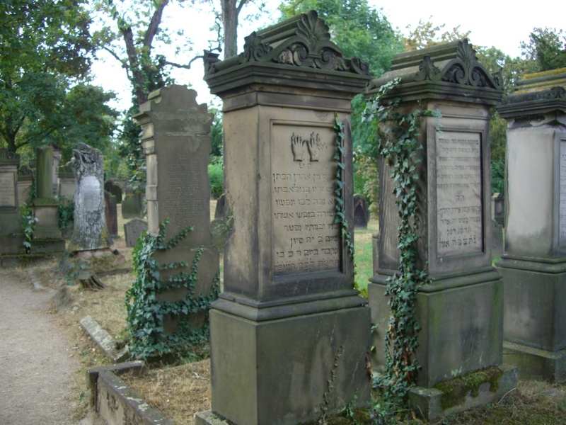 worms, grave, art and craft, old, cemetery, architecture, built structure, outdoors, plant, tree, no people, religion, human representation, tombstone