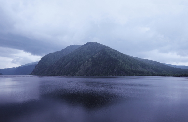 idyllic, peaceful, lake, scenics - nature, mountain, tranquil scene, sky, non-urban scene, summit, picturesque, mountain range, heights, rocky, range, coastline