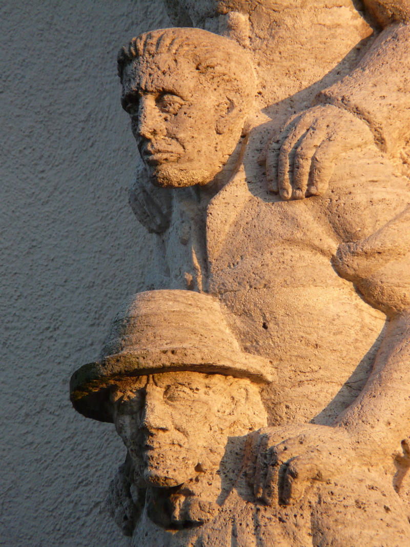 ancient civilization, piggyback, shadow, art and craft, the past, sunlight, each other, day, built structure, statue, stone, 2K, profile, male likeness