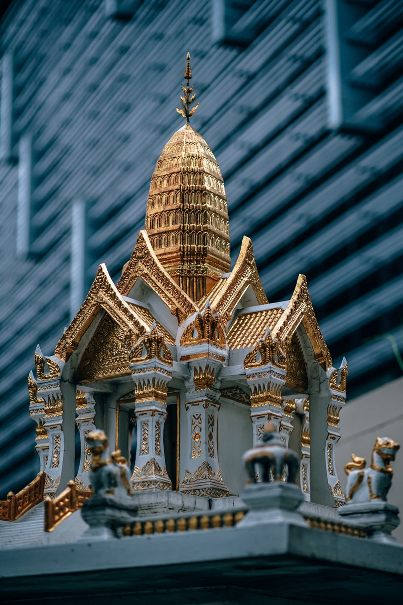 ancient, temple, no people, buddhist, Bangkok, building exterior, 5K, gold colored, building, low angle view, spire, selective focus, hindu, thailand