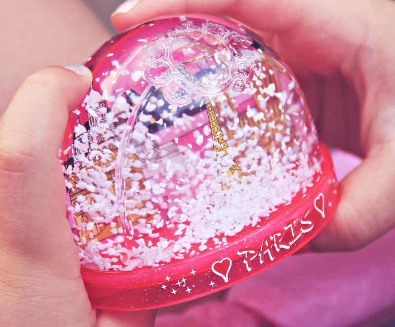 snow, close-up, white as snow, christmas, france, indoors, light, holding, pink color, showcase, personal perspective, unrecognizable person, human finger