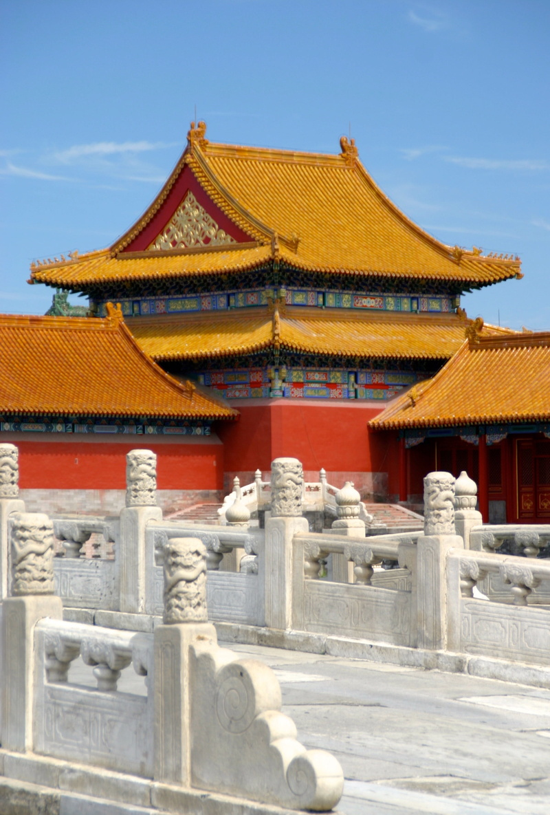 dragon, building exterior, sunlight, roof, ornate, building, forbidden city, place of worship, history, city, ornament, belief, palace, china, sky, day