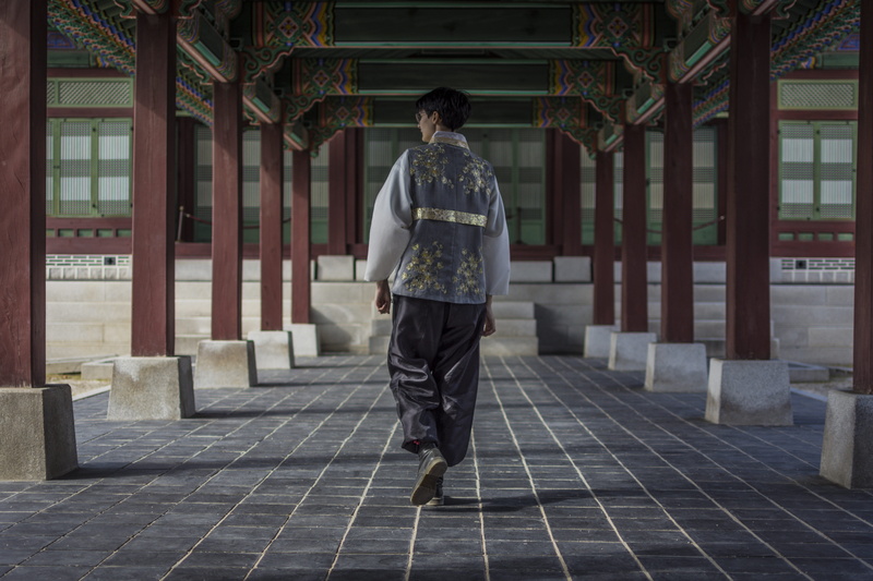 gyeongbokgung, jeans, 5K, day, shoe, building exterior, person, real people, architecture, pants, standing, human, patio, lifestyles, footpath, rear view