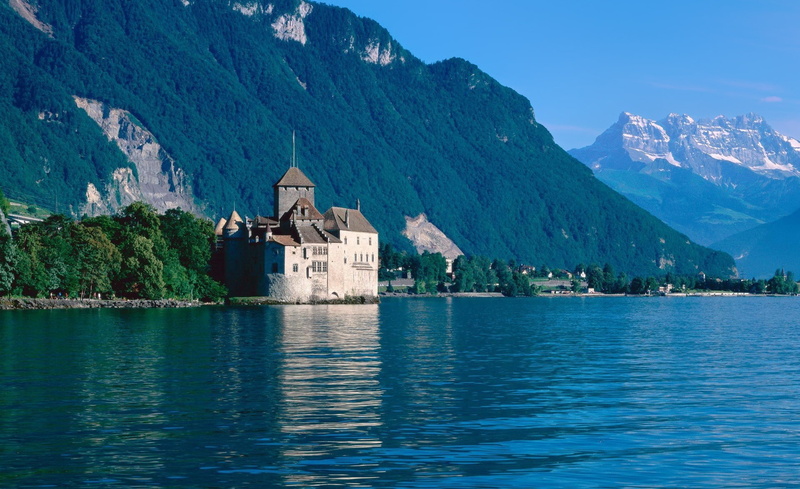 house, land, lake, beauty in nature, built structure, Chillon, scenics - nature, outdoors, Lakes, building exterior, no people, architecture, Nature, concrete