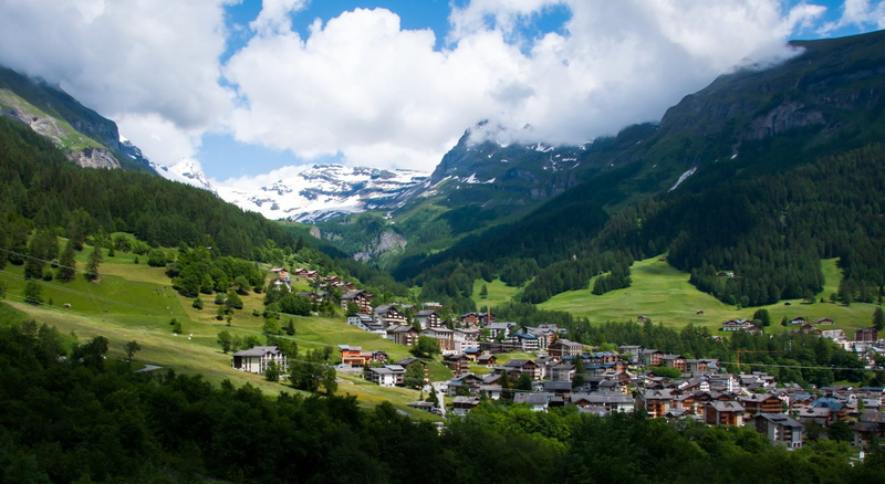 Switzerland, green color, Montreux, sky, day, residential district, Lake, building exterior, Schweiz, Man Made, Mountain, cloud - sky, Landscape, mountain range