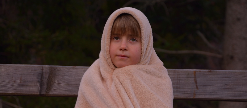 front view, contemplation, girl, innocence, looking, childhood, ze, offspring, 5K, looking at camera, hood - clothing, thoughtful, sad, wood - material