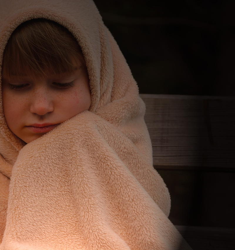 contemplation, innocence, leisure activity, girls, child, blanket, boys, childhood, 4K, miss, wrapped, lonely, girl, women, lifestyles, males, real people