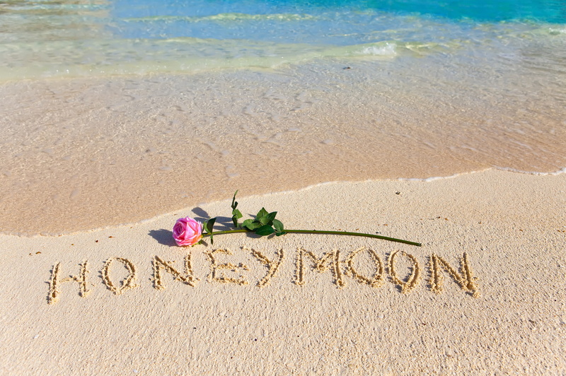 Honeymoon, Beach, 2K, sand, white, letter