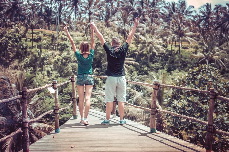 man, wooden, young, adult, connection, lifestyles, leisure activity, people, dock, human arm, real people, 5K, outdoors, bridge, standing, footbridge