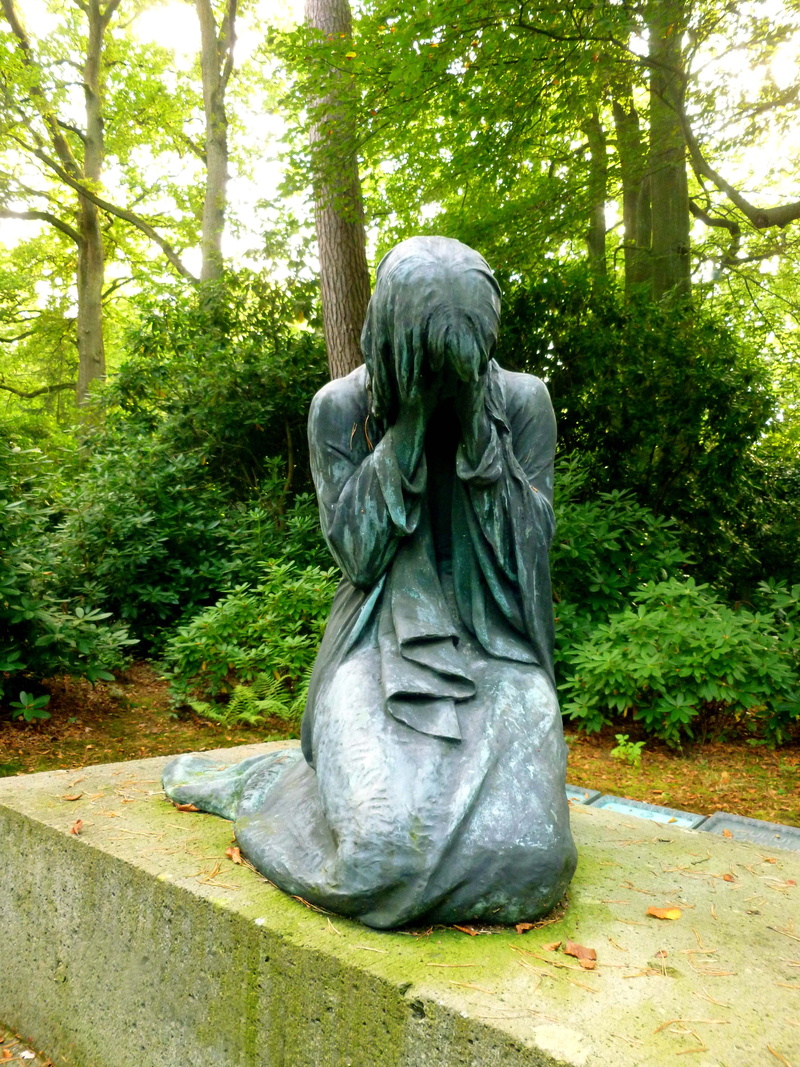 spooky, representation, art and craft, park, tree, day, nature, human representation, trees, Sculpture, crying, outdoors, no people, male likeness, Woman