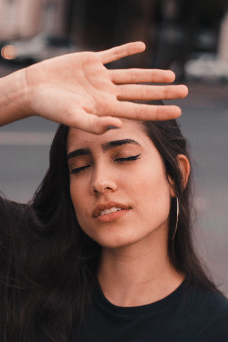 human hand, beauty, one person, beautiful woman, front view, forehead, portrait, woman, young adult, forehand, close-up, long hair, hair, body part, young women