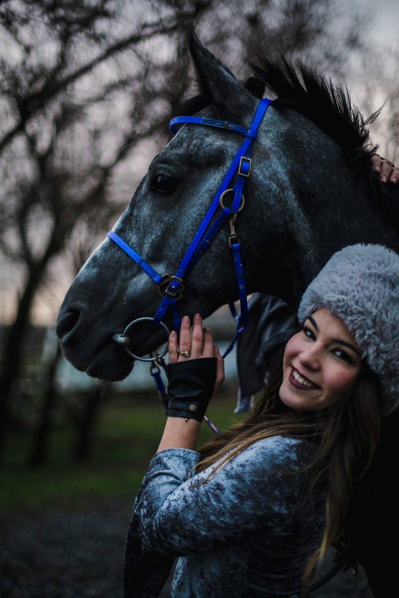 pets, domestic, reins, herbivorous, l, mammal, one person, real people, young women, vertebrate, black, tree, leisure activity, holding, kurtaran, woman