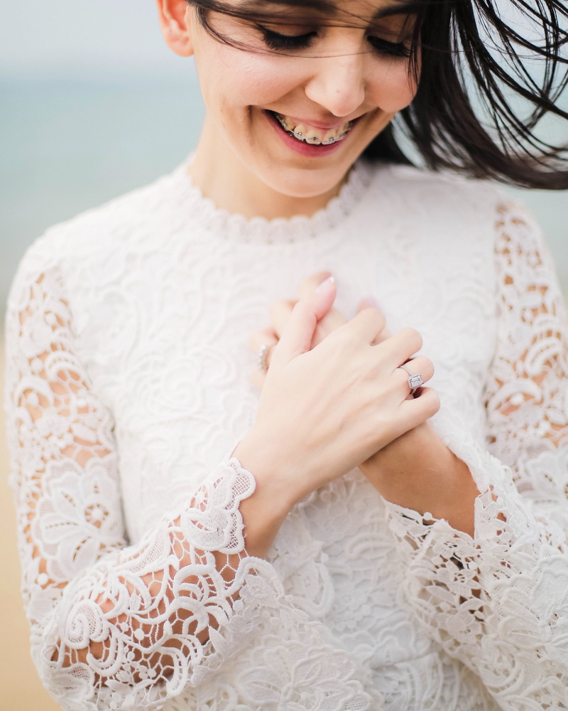 braces, emotion, g, leisure activity, beautiful woman, kurtaran, photography, one person, positive emotion, white color, focus on foreground, beauty, woman