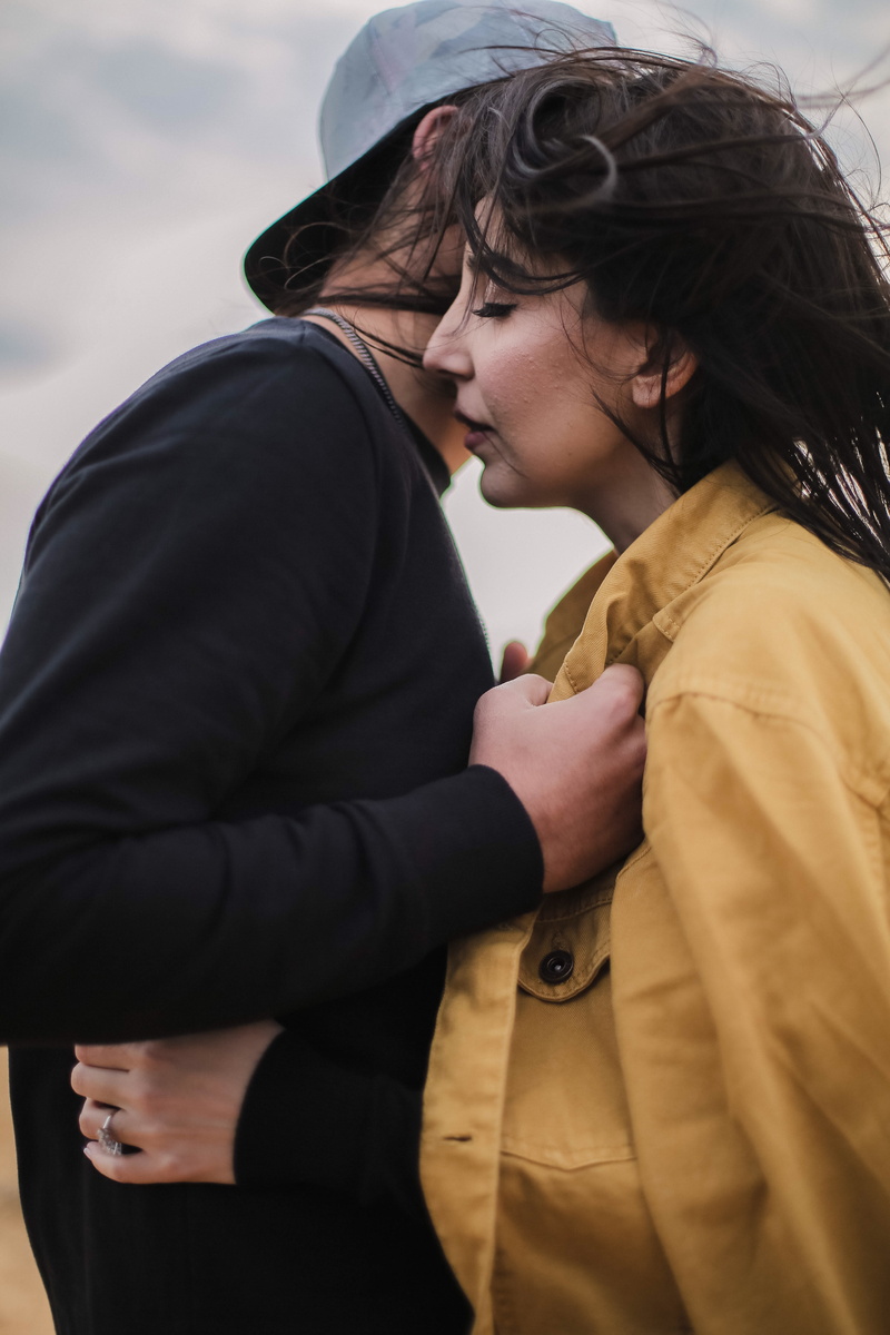 5K, females, person, side view, hold, hugging, leisure activity, woman, care, kurtaran, positive emotion, child, three quarter length, couple, lifestyles