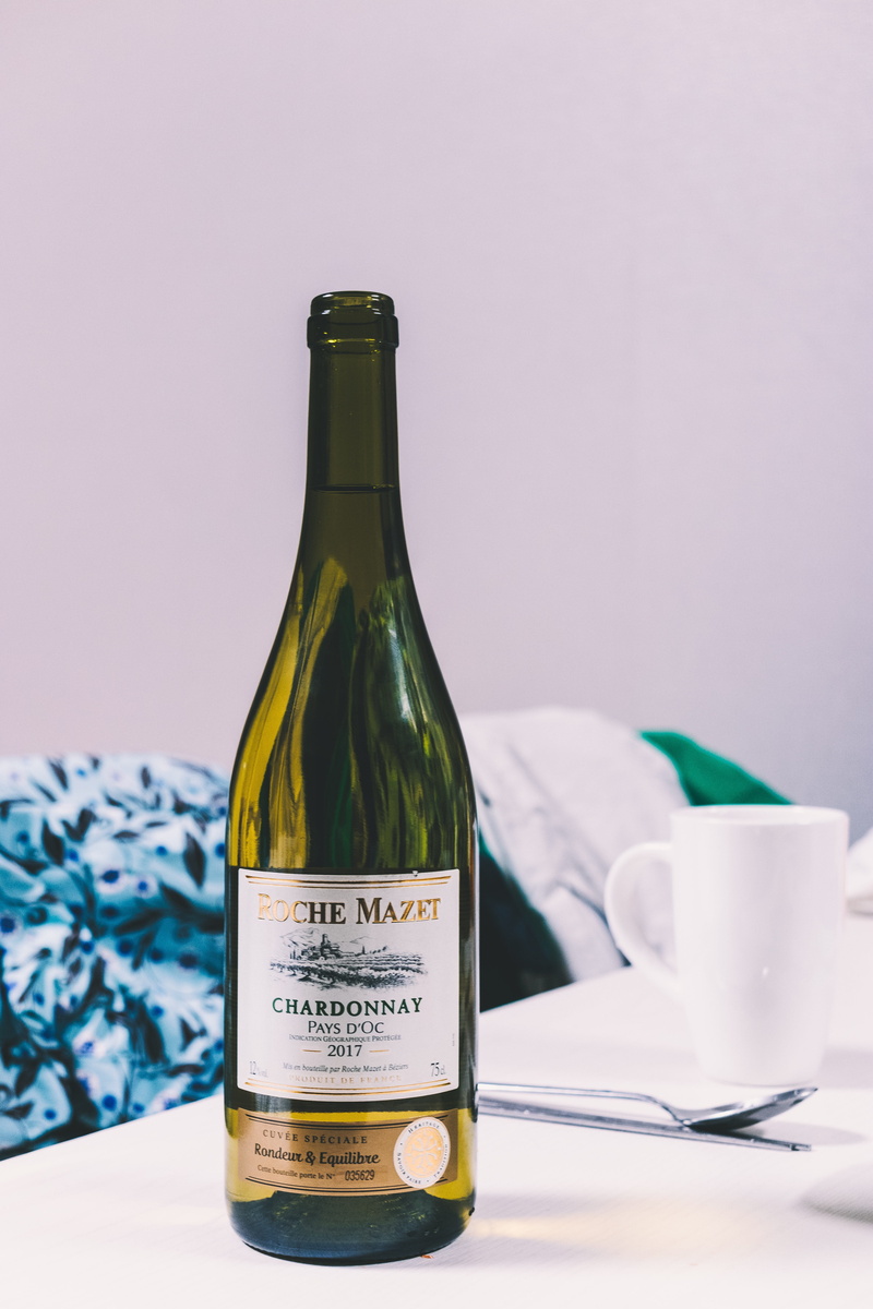 pottery, glass - material, chardonnay, coffee cup, goblet, indoors, glass, plant, cup, transparent, text, label, 5K, bottle, wine bottle, hongcheon, table