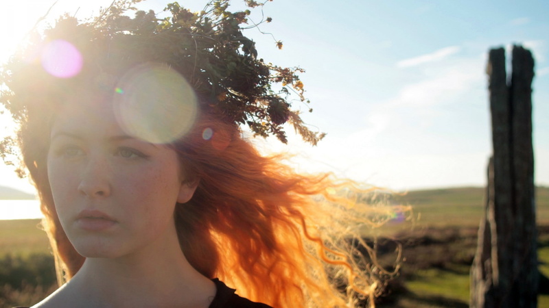 women outdoors, sunlight, redhead, lens flare, wreaths, 1080P