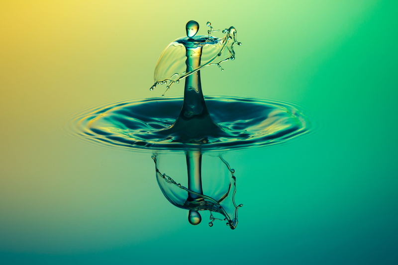 indoors, water reflection, mirror treatment, high-speed photography, rippled, flow, clear, colored background, drip, dewdrop, day, water surface, falling