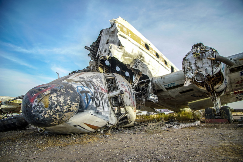 beach, ruined, plane, 4K, no people, deterioration, graffiti, silver colored, abandoned, misfortune, obsolete, mode of transportation, cloud - sky, left
