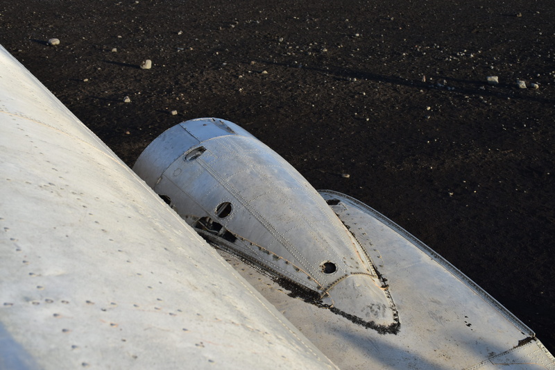 single object, sand, spoke, travel, iceland, black, day, alloy wheel, road, white color, gray, machine, aircraft, close-up, abandoned, solheimasandur plane wreck