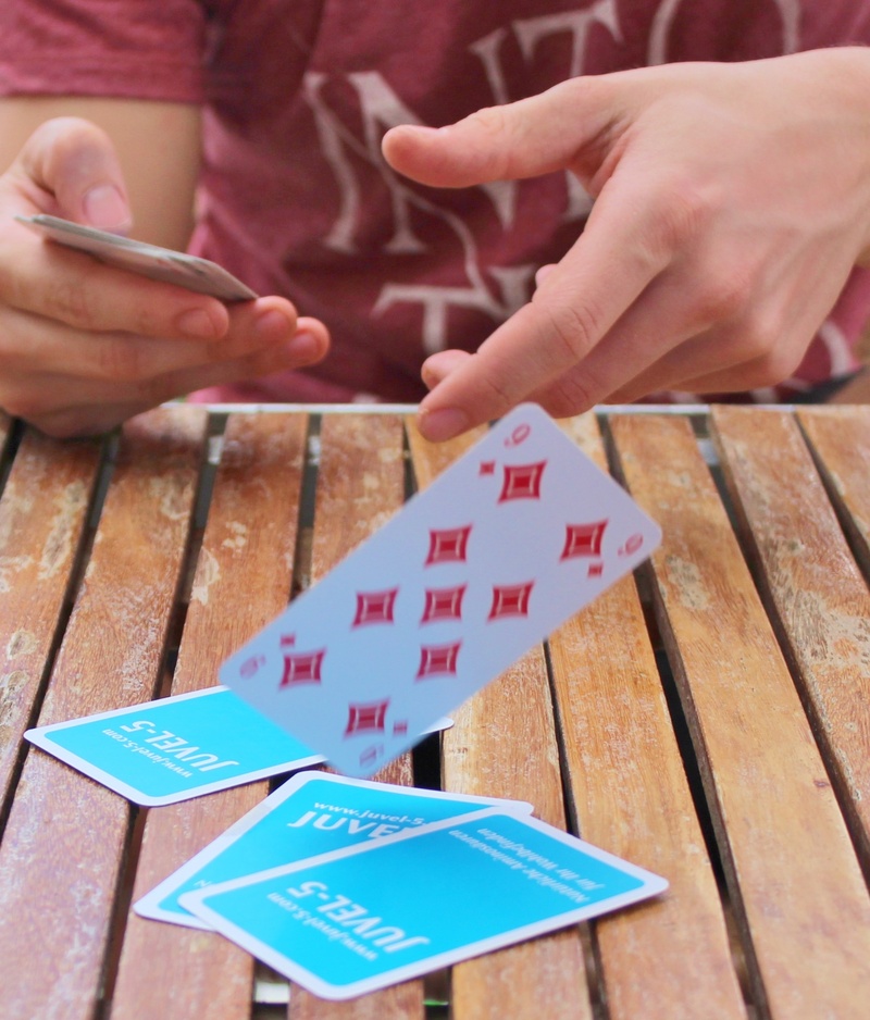 indoors, wood - material, un, cards, 1080P, leisure activity, holding, real people, gambling, human body part, socializing, lifestyles, leisure games