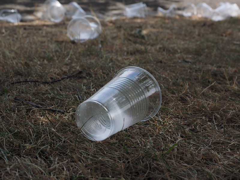 cup, photography, pollution, focus on foreground, Drink, no people, plastic, green, container, land, close, silver colored, nature, field, Plastic Cups