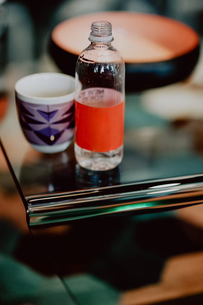 5K, refreshment, wood - material, day, no people, cup, water, indoors, bottles, selective focus, reflection, glass, table, hydration, freshness, bottled