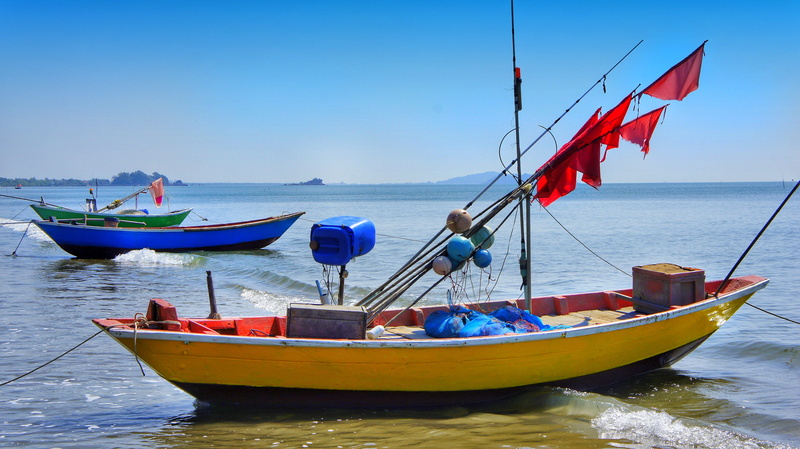 fishing, small, flag, red, sky, moored, markers, outdoors, day, sea, boats, patriotism, fishing boat, yellow, horizon over water, travel, seashore, clear sky
