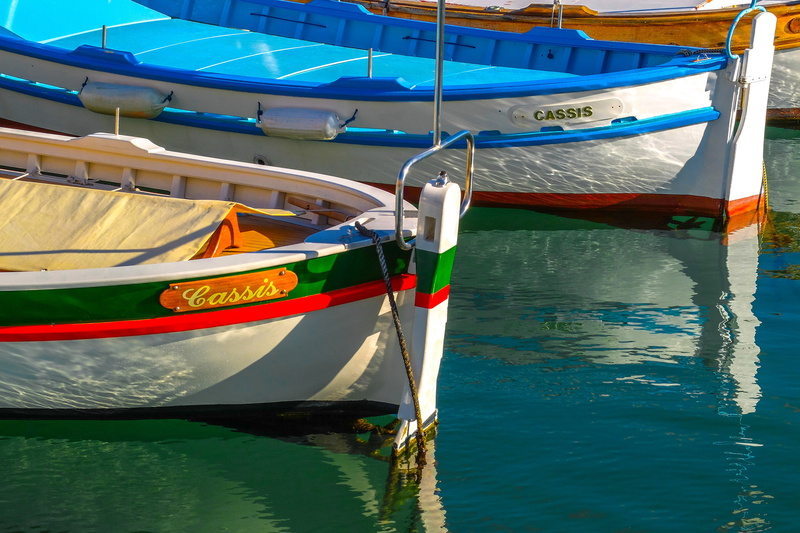 nautical vessel, mode of transport, rippled, outdoors, mode of transportation, no people, oar, harbor, day, sea, rope, moored, waterfront, blue, transportation