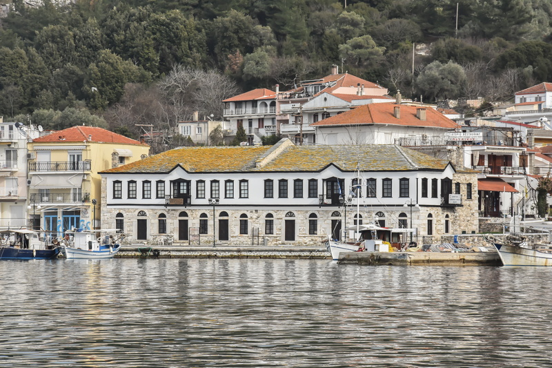 famous, waterfront, architecture, travel destinations, mode of transportation, coast, building, 5K, tourism, residential district, nature, vacation, tree