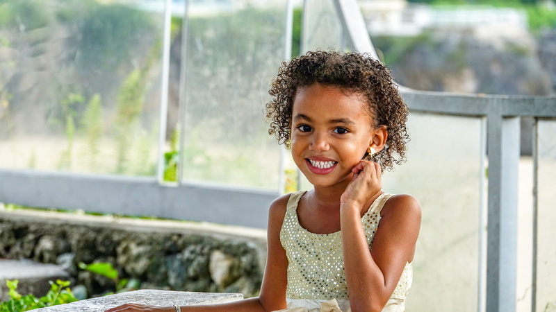 chair, emotion, lure, human face, curly hair, toothy smile, teeth, smiling, joy, Portrait, sitting, hair, childhood, one person, smile, looking at camera