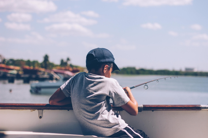 mode of transportation, sport, boys, focus on foreground, lake, childhood, lifestyles, fisherman, casual clothing, water, sailing, real people, transportation