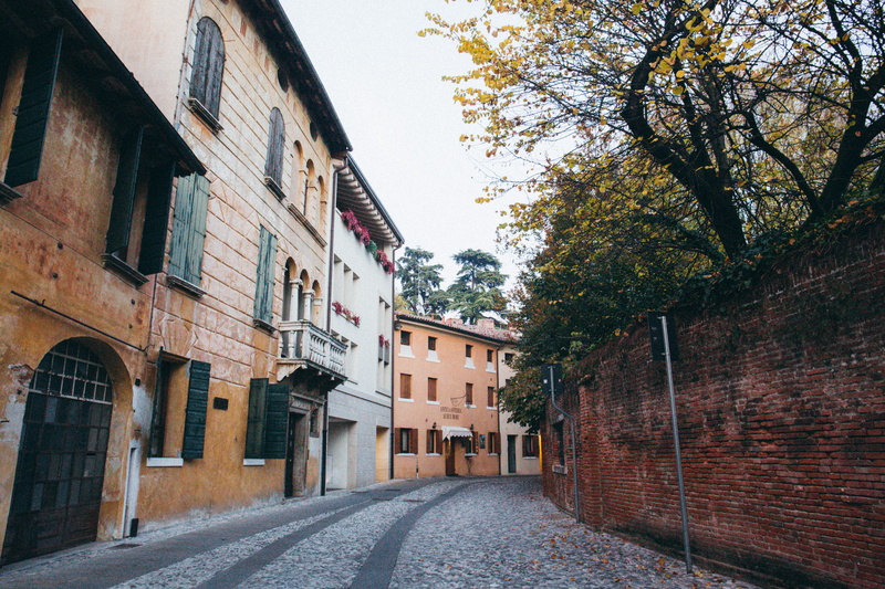 clear sky, outdoors, city, italy, residential district, old buildings, evening, building exterior, architecture, direction, fall, buildings, day, plant