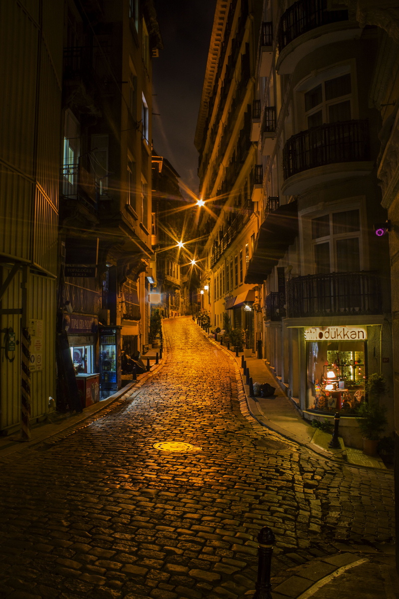 dark, illuminated, evening, diminishing perspective, urban, lights, sky, pavement, 4K, residential district, lighting equipment, footpath, shops, cobblestone street