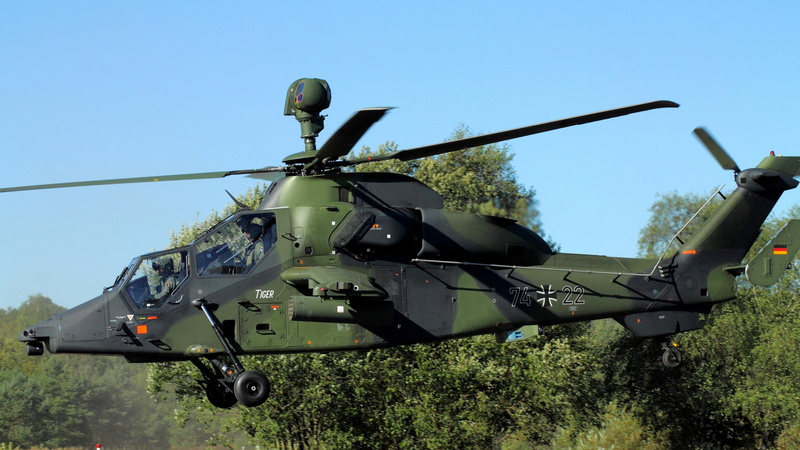 blue, helicopter, attack helicopter, German Air Force, sky, green, daytime, 4K, Australian Air Force, Eurocopter Tiger, attack, near, black, camouflage