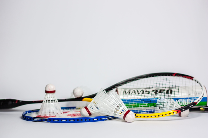 competition, 4K, studio shot, badminton, single object, inflatable, white background, bat, racket, indoors, pill, sport, copy space, creativity, leisure