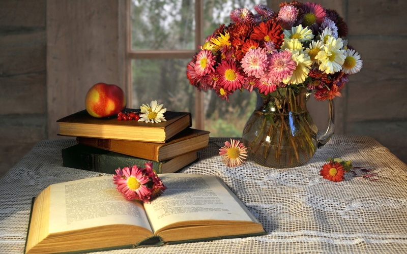 flower Head, gift, table, fragility, romance, backgrounds, red, arrangement, books, decor, background, 1080P, nature, decoration, vase, leaf, no people