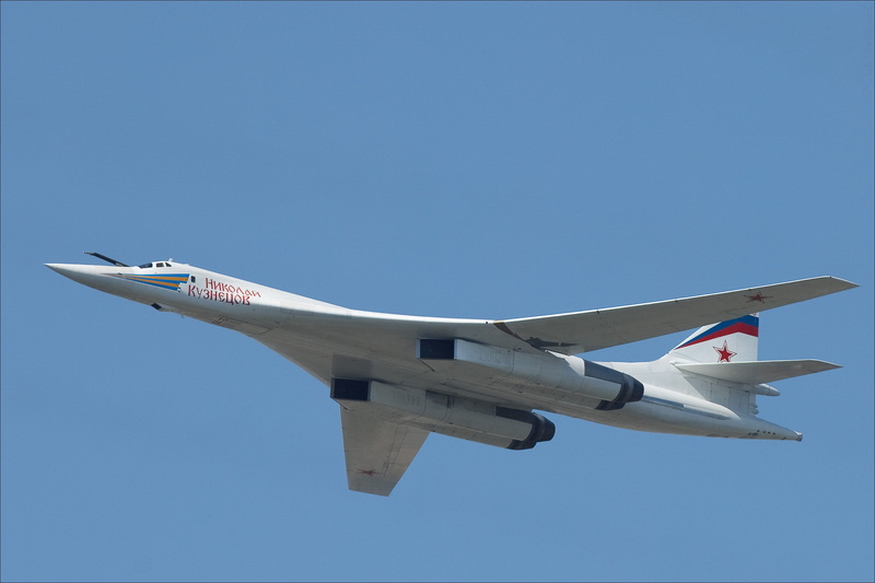 motion, air force, tupolev tu 160, clear sky, flying, air vehicle, airplane, army, aerobatics, blue, transportation, fighter plane, mode of transportation