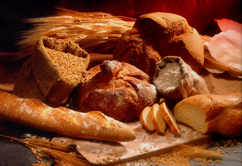 wheat, baked, ready-to-eat, croissant, snack, food, bread, indoors, table, cutting board, unhealthy eating, wood - material, brown, accompaniment, boulanger
