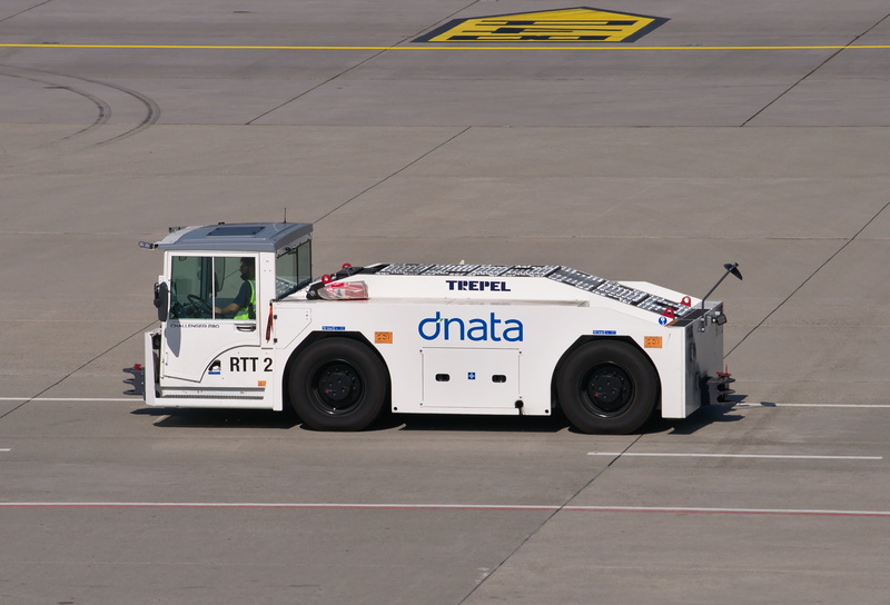 airport, side view, protection, zrh, workers, zurich, people, responsibility, mode of transportation, security, special-purpose vehicle, government, tug