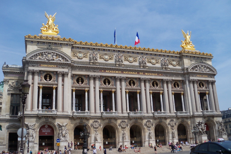 group of people, real people, ornate, nature, opera, history, architectural column, low angle view, travel destinations, paris, sculpture, built structure