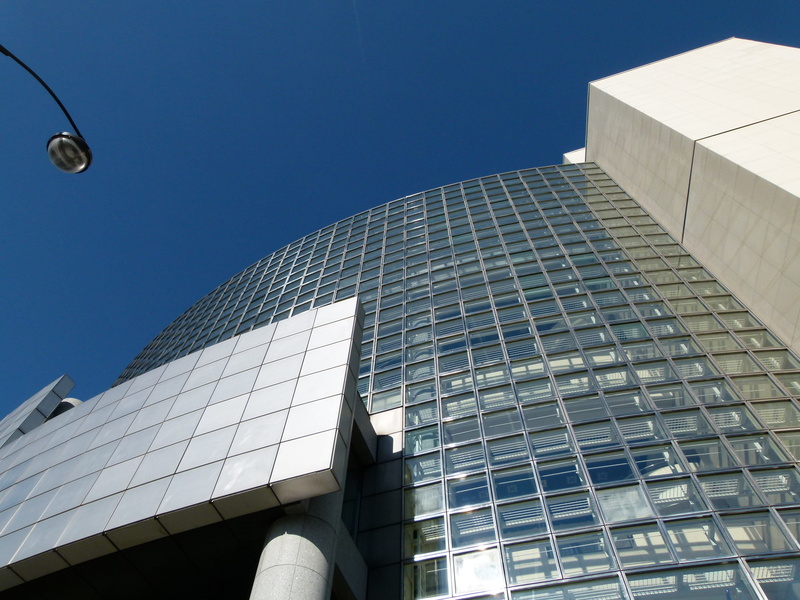 sky, upward, office, landmark, architecture, glass, modern, built structure, sunlight, day, outside, low angle view, cities, blue, imposing, office building exterior