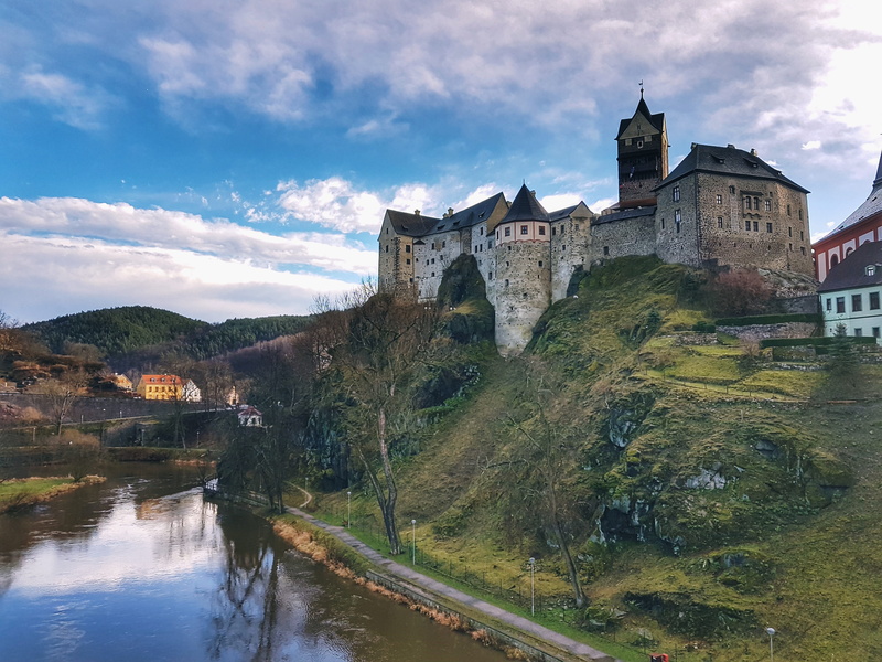tower, built structure, reflection, loket, cloud - sky, outdoors, loket castle, the past, day, travel, mountain, old, nature, no people, architecture, ancient