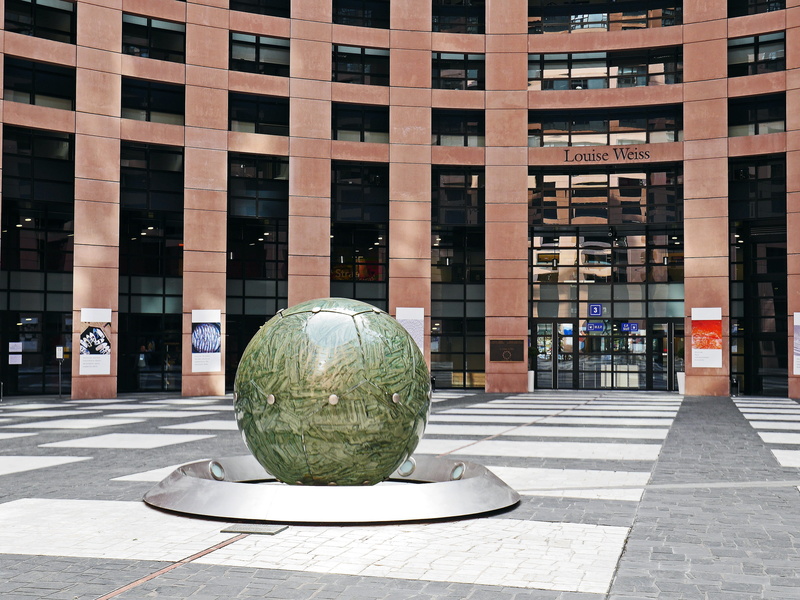 modern, outdoors, Courtyard, ball, architectural column, eu, louise white, day, input, parliament, nature, sculpture, urban Scene, European Parliament