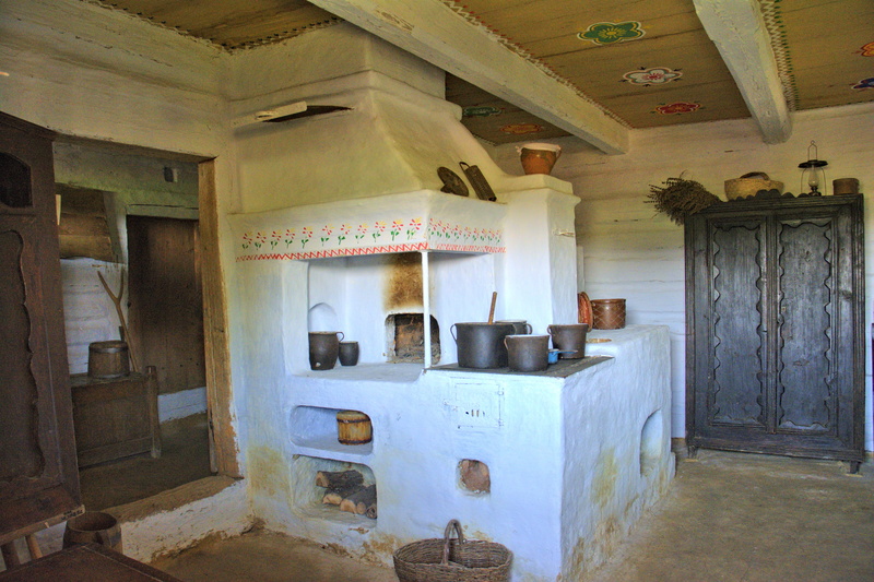 wooden balls, messy, architecture, domestic room, ceiling, the museum, deterioration, decline, rural cottage, cottage, village, entrance, door, day, monument