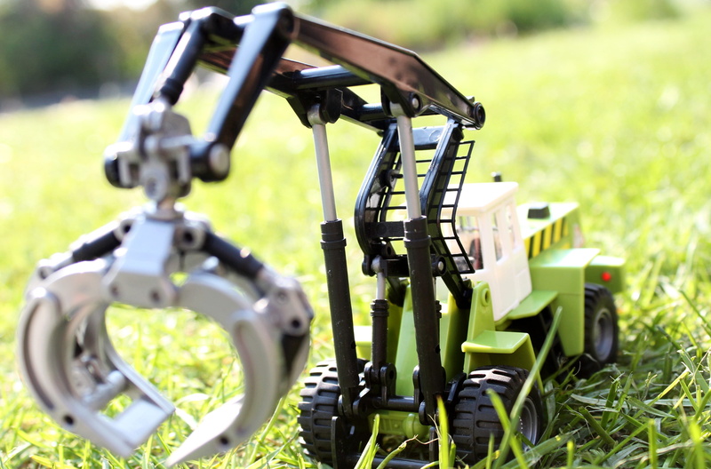 golf course, Backhoe, field, Toy, transport, Green, technology, Crane, stationary, selective focus, golf club, focus on foreground, sport, plastic, 4K